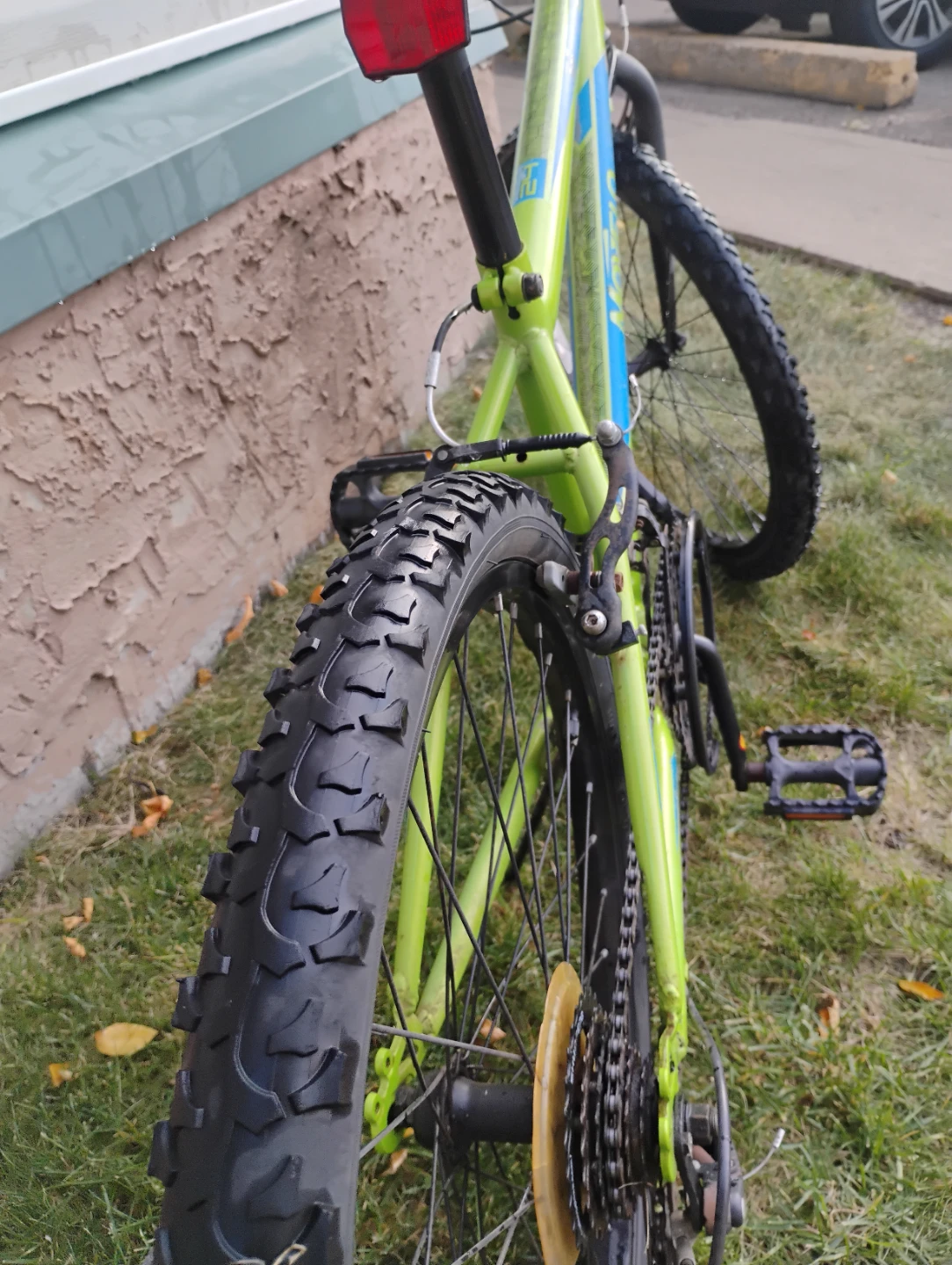 Movelo Mountain Bike in a great condition $75 - photo 3