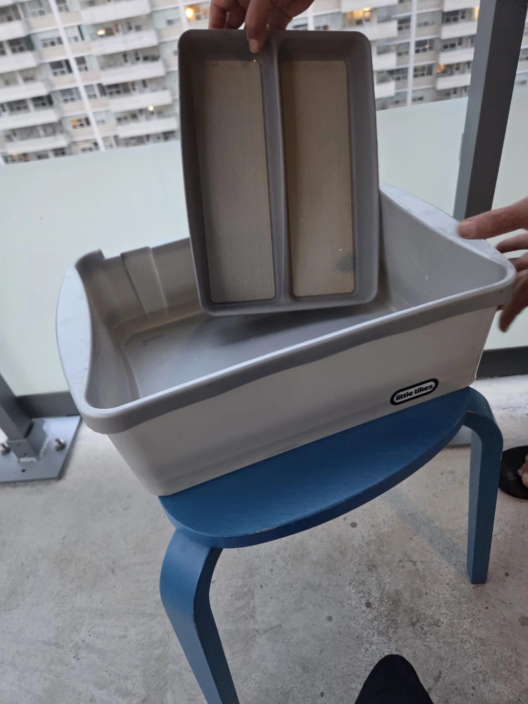 Little Tikes Plastic Bin with Divided Tray - photo 2