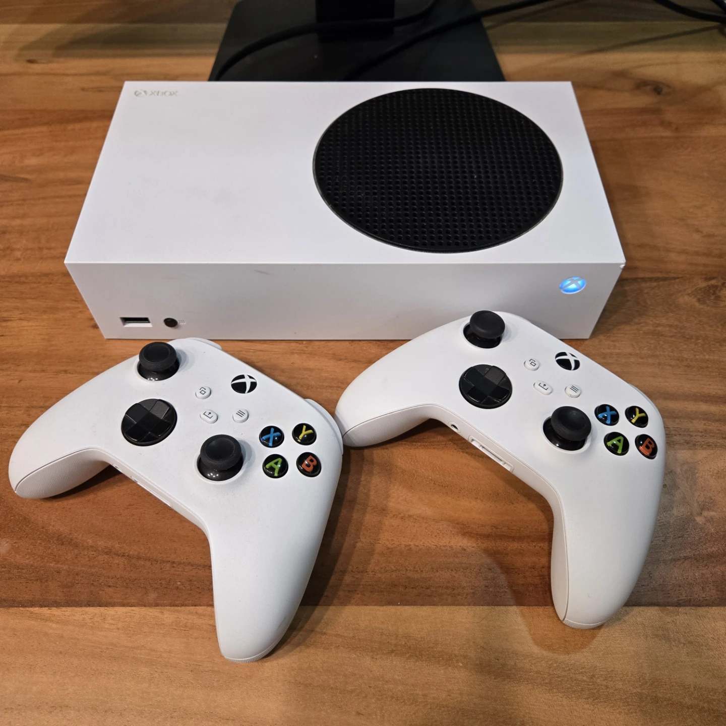Microsoft Xbox Series S 512GB. 2 Controllers, cables, box. Firm. - photo 2