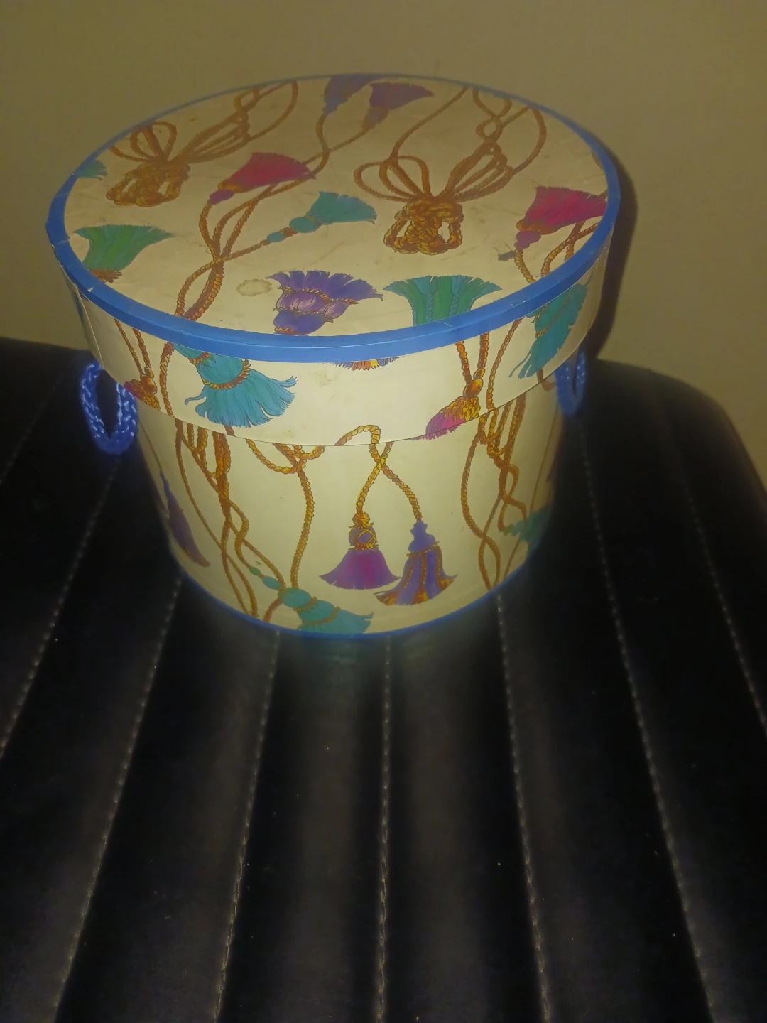 🏈 Vintage Round Tassel Print Storage Box