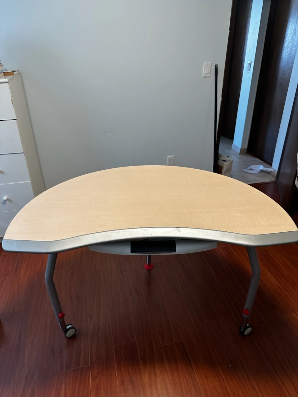 Free desk!