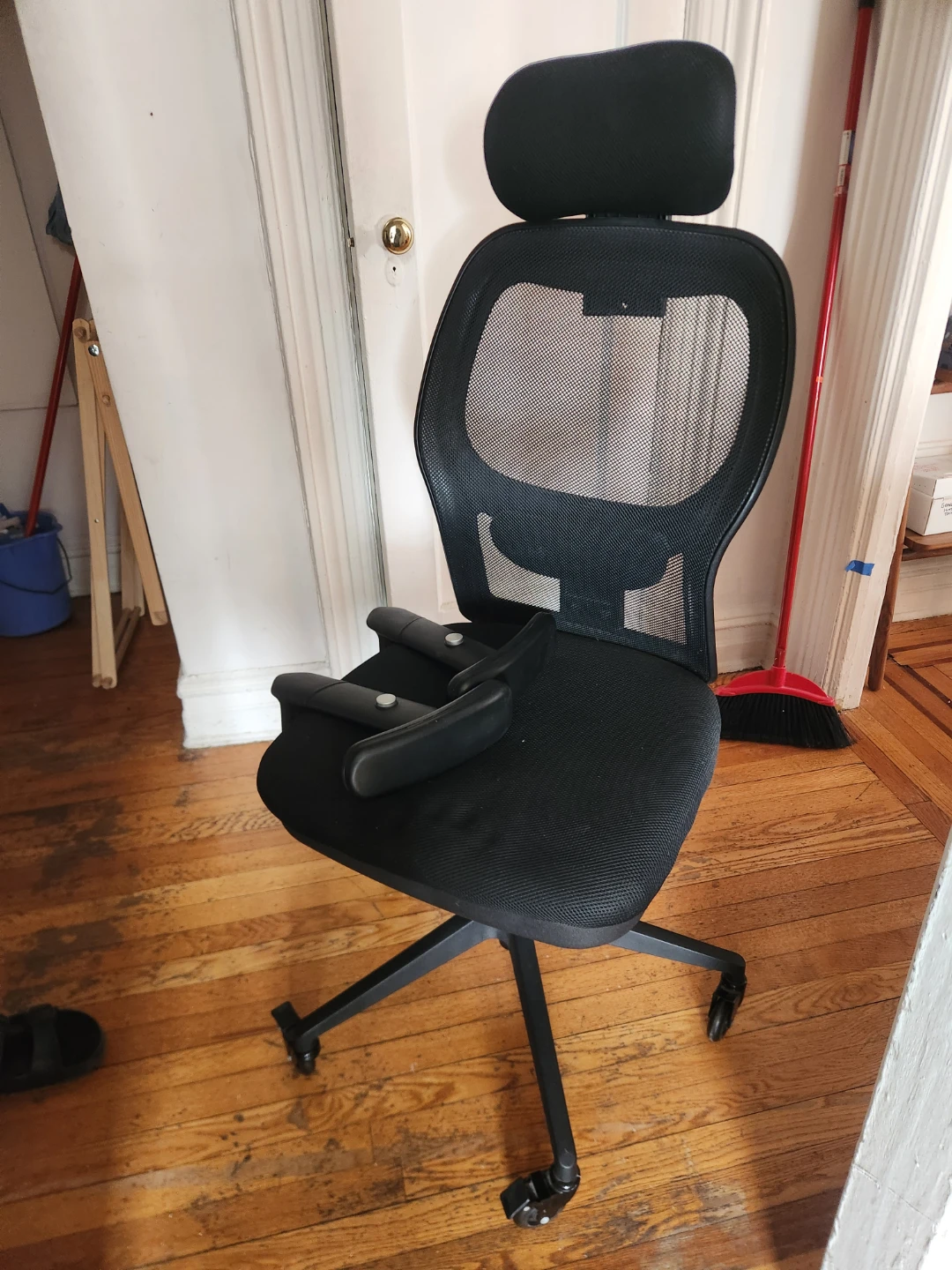 Ergonomic Chair with *silent* Caster Wheels (black) - photo 2