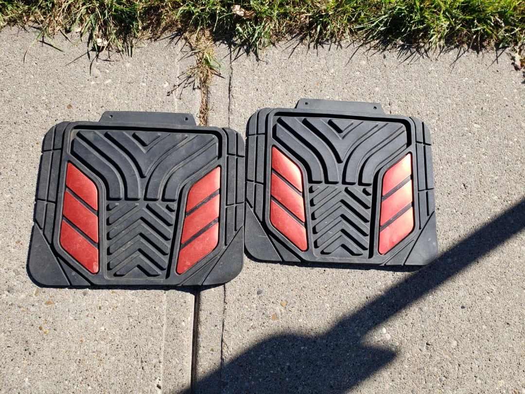 Black and Red Rubber Rear Car Floor Mats (Set of 2) - photo 4