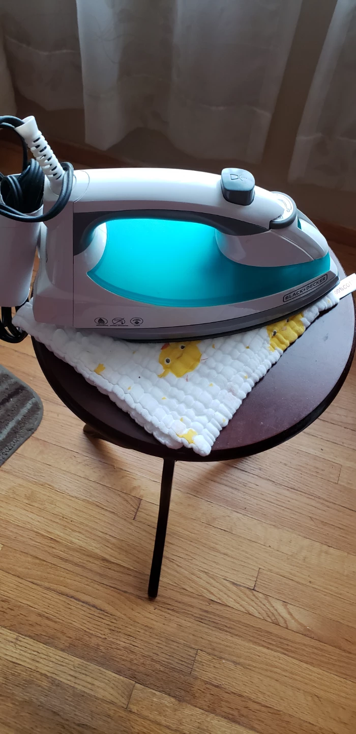 Black+Decker IR0820C Steam Iron - photo 2
