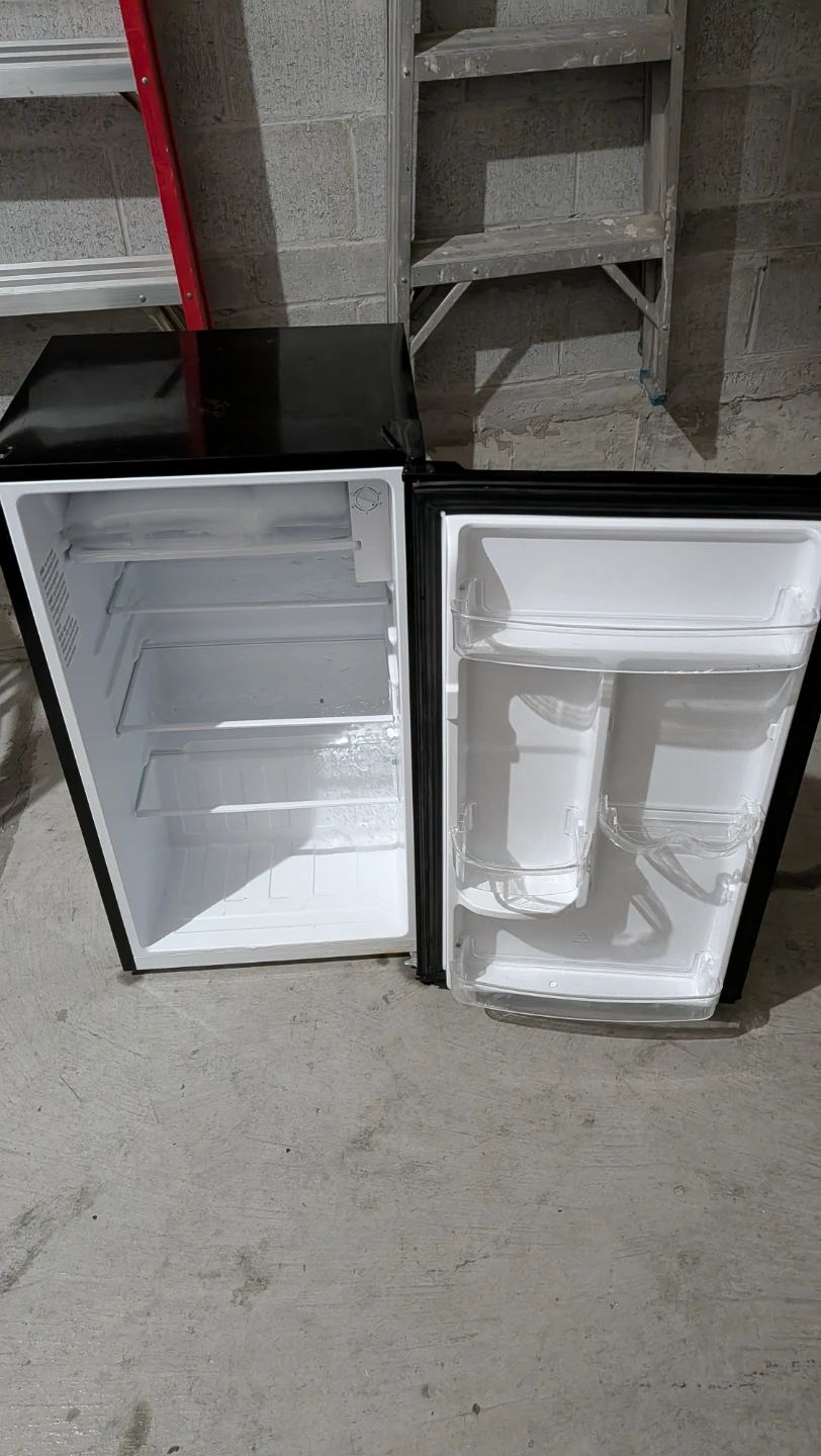 Hamilton Beach mini fridge