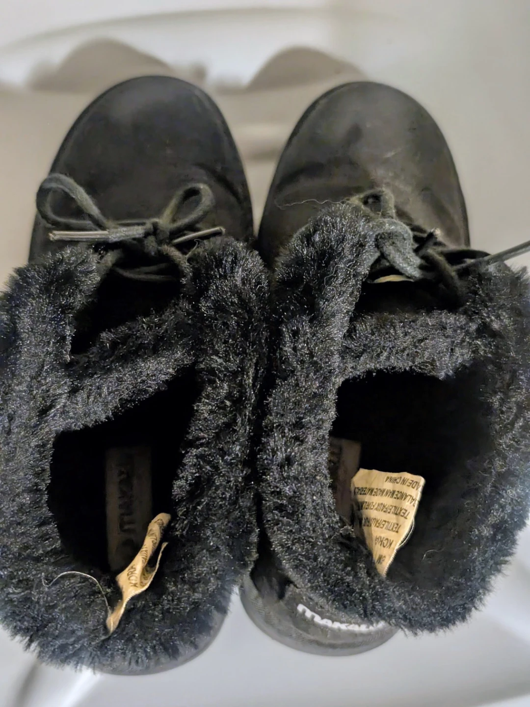 Lot Makalu Black and Tan  Faux Fur Ankle Boots - photo 3