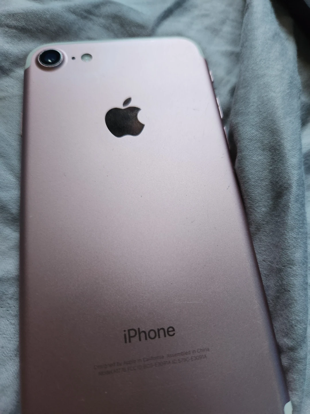 Apple iPhone (Rose Gold)