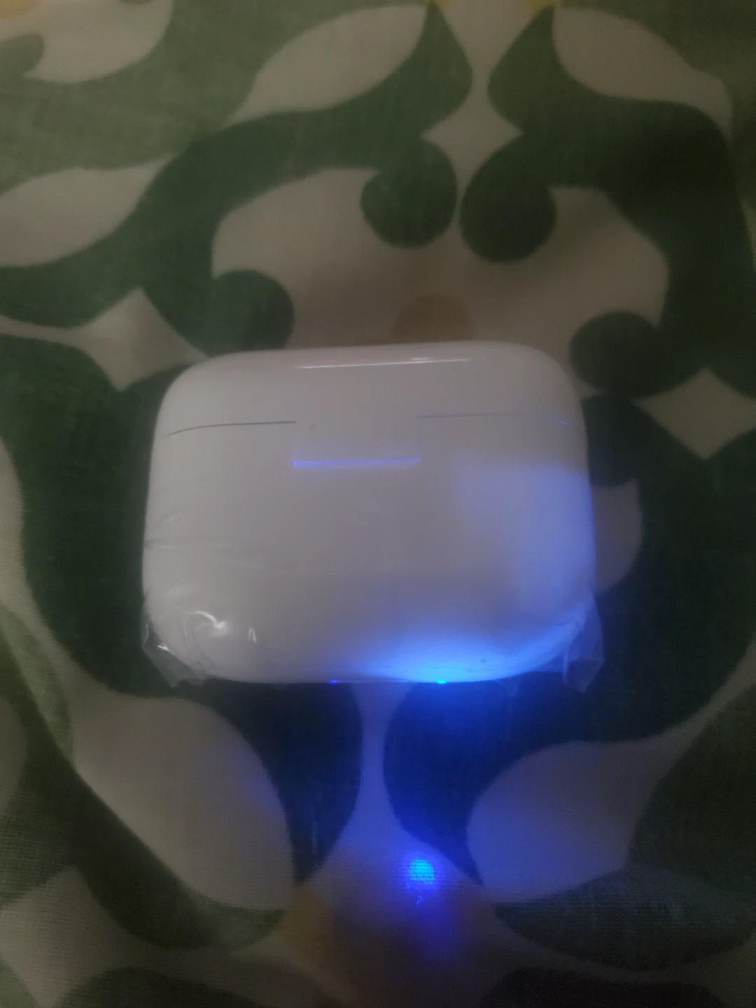 Apple AirPods Pro Wireless Charging Case - photo 2