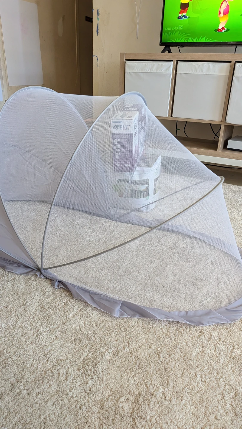 Baby item bundle: Philips Avent breast pump and crib bumper