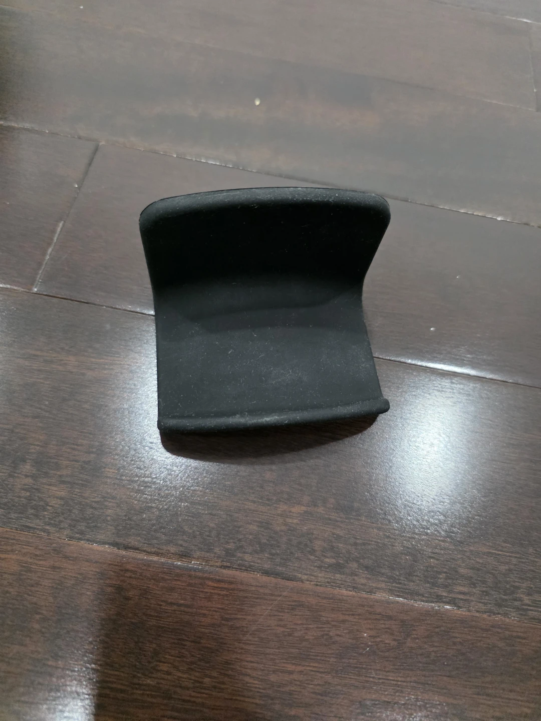 Adhesive black headphone 🎧 wall mount