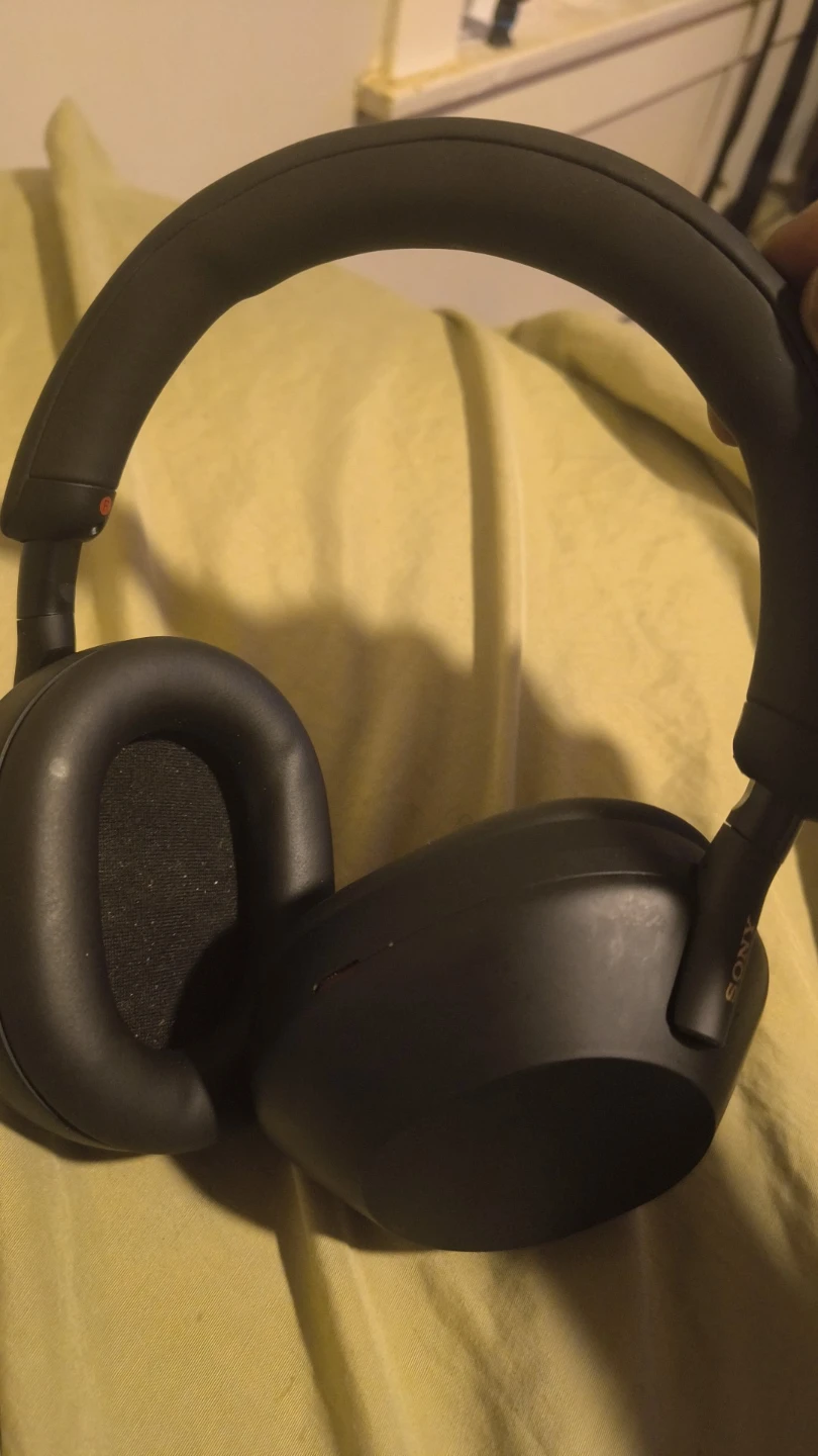 Sony WH-1000XM5 Wireless Headphones come with free airpods gen 2 - photo 3