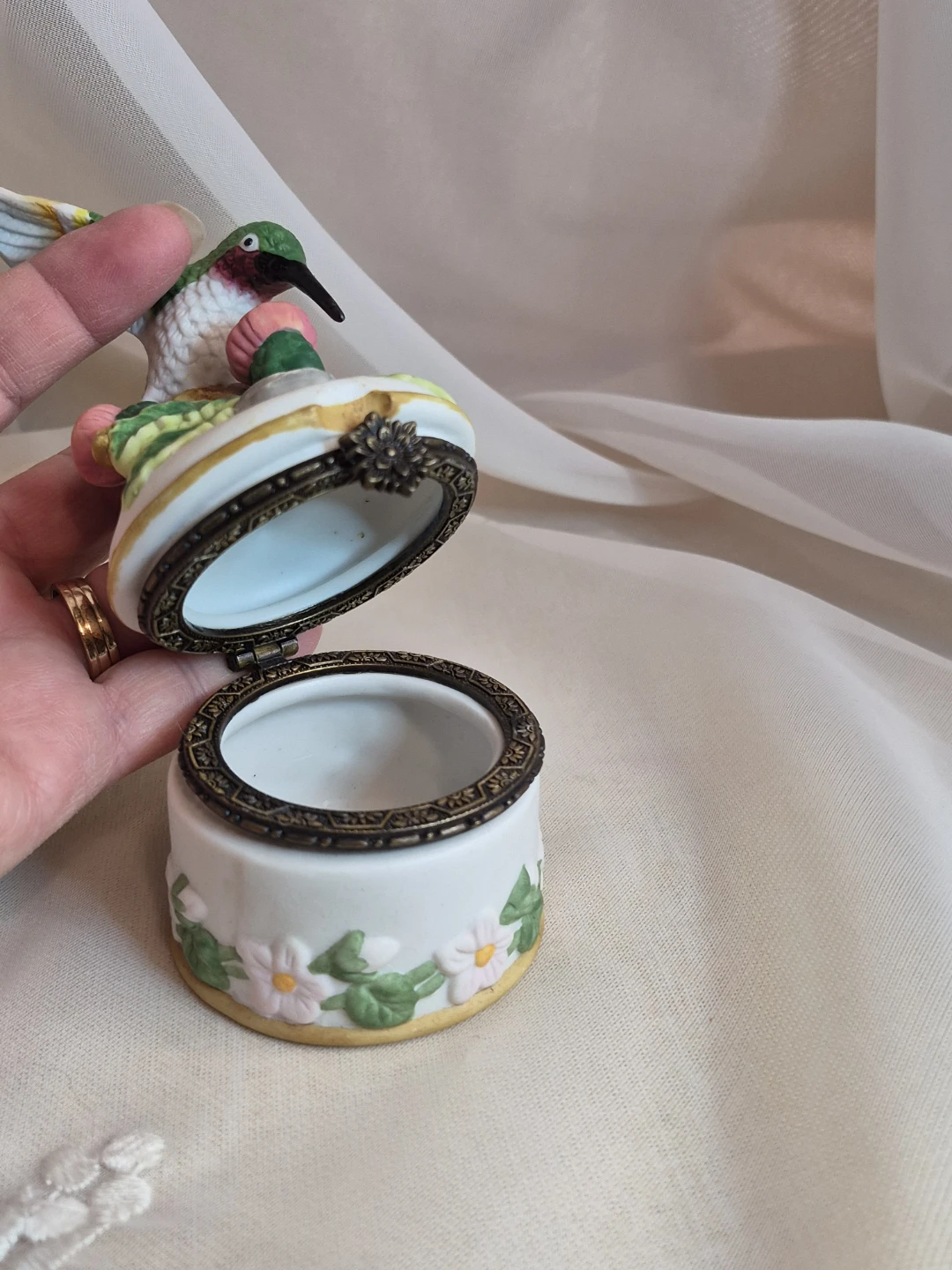 So Cute 5" tall Porcelain Hummingbird Trinket Box - photo 2