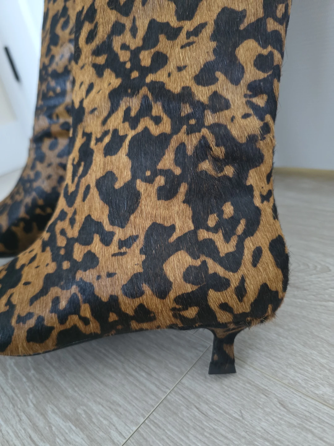 H&M Leather Leopard Print Knee-High Boots - photo 5