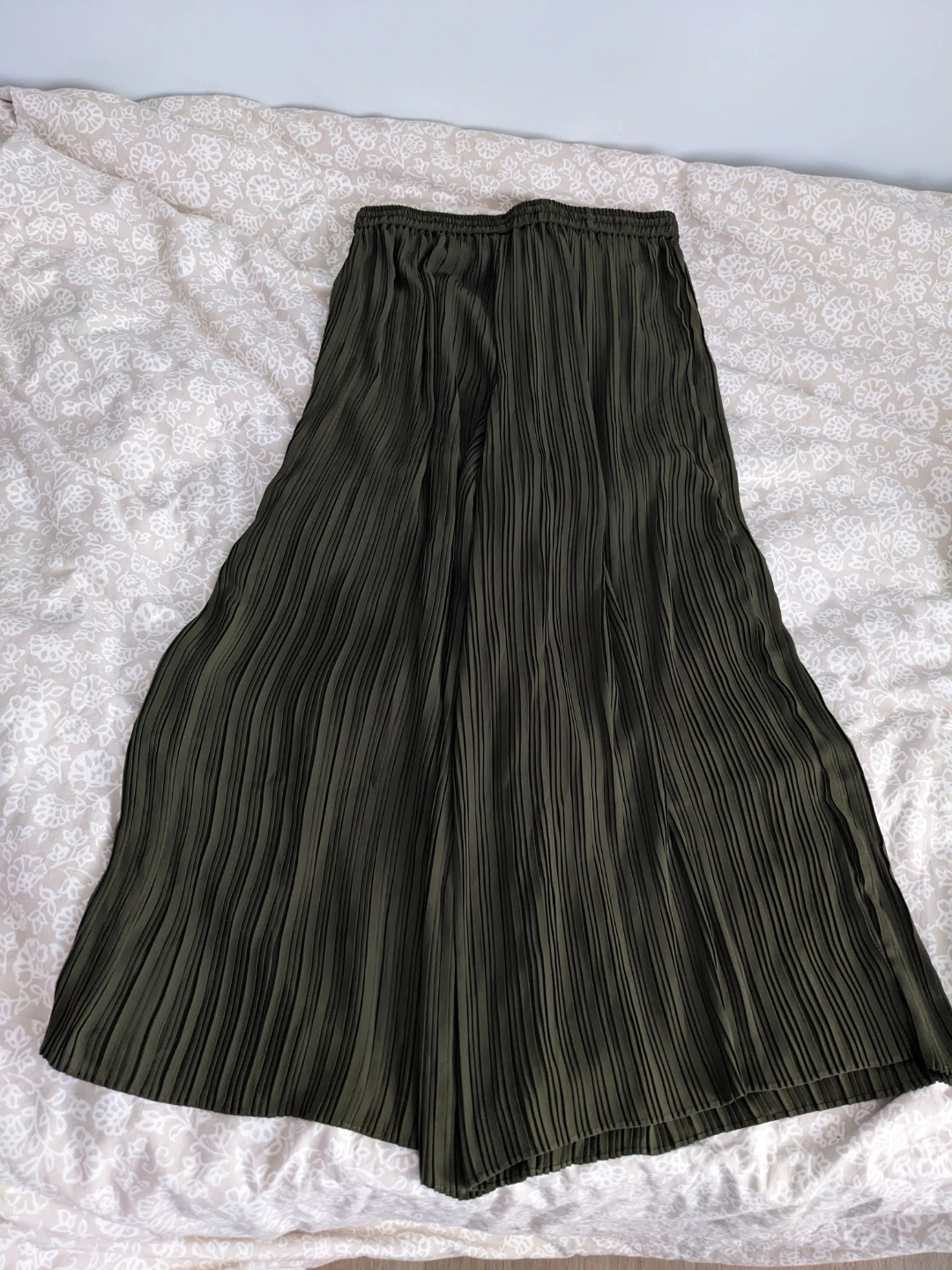 Love, Bonito Pleated Wide-Leg Pants - Size S - photo 2
