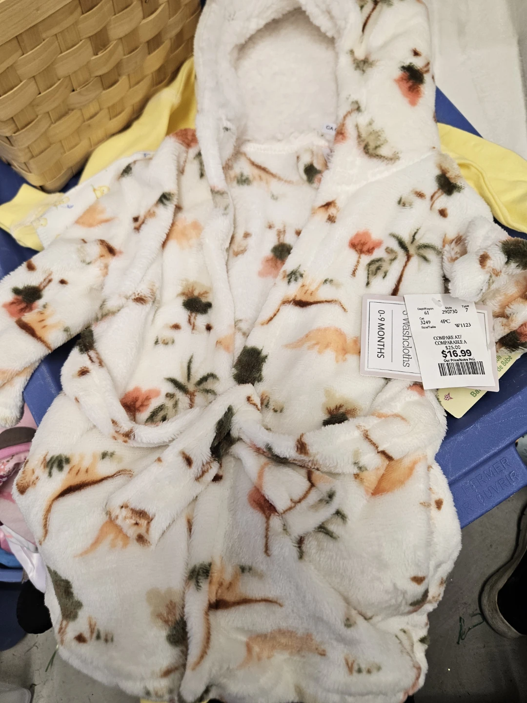 Giftable NEW Baby Clothing Set in Woven Basket - photo 3