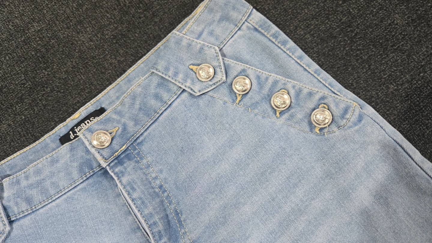 d.jeans Women's Light Wash Denim Shorts Size 8 - photo 2