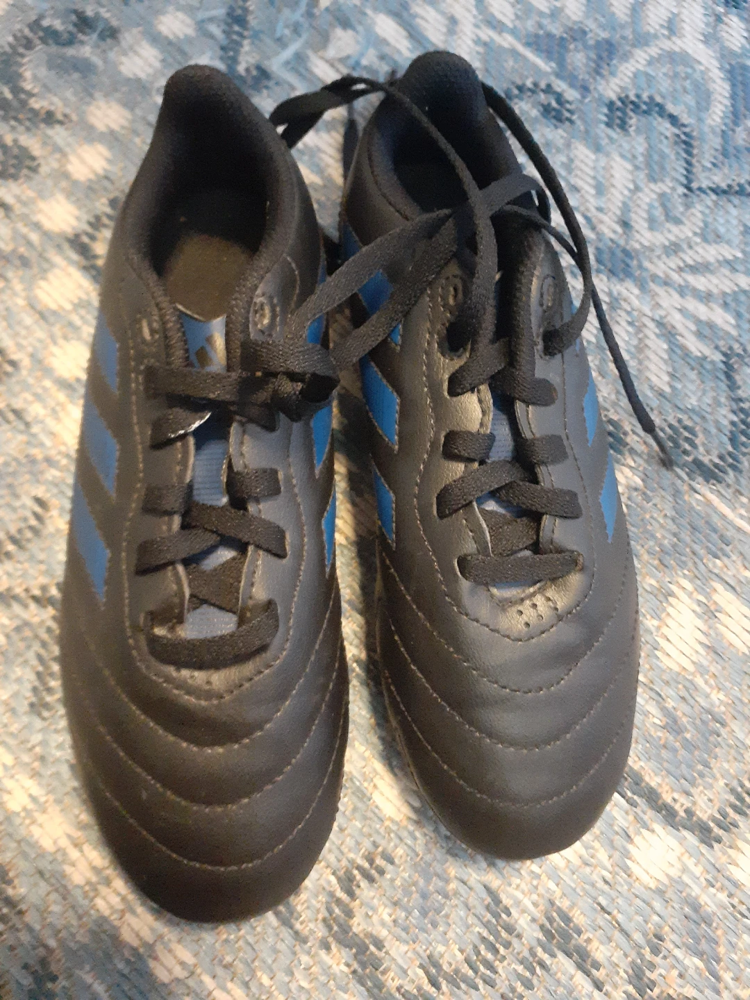 Adidas youth soccer cleats size 2