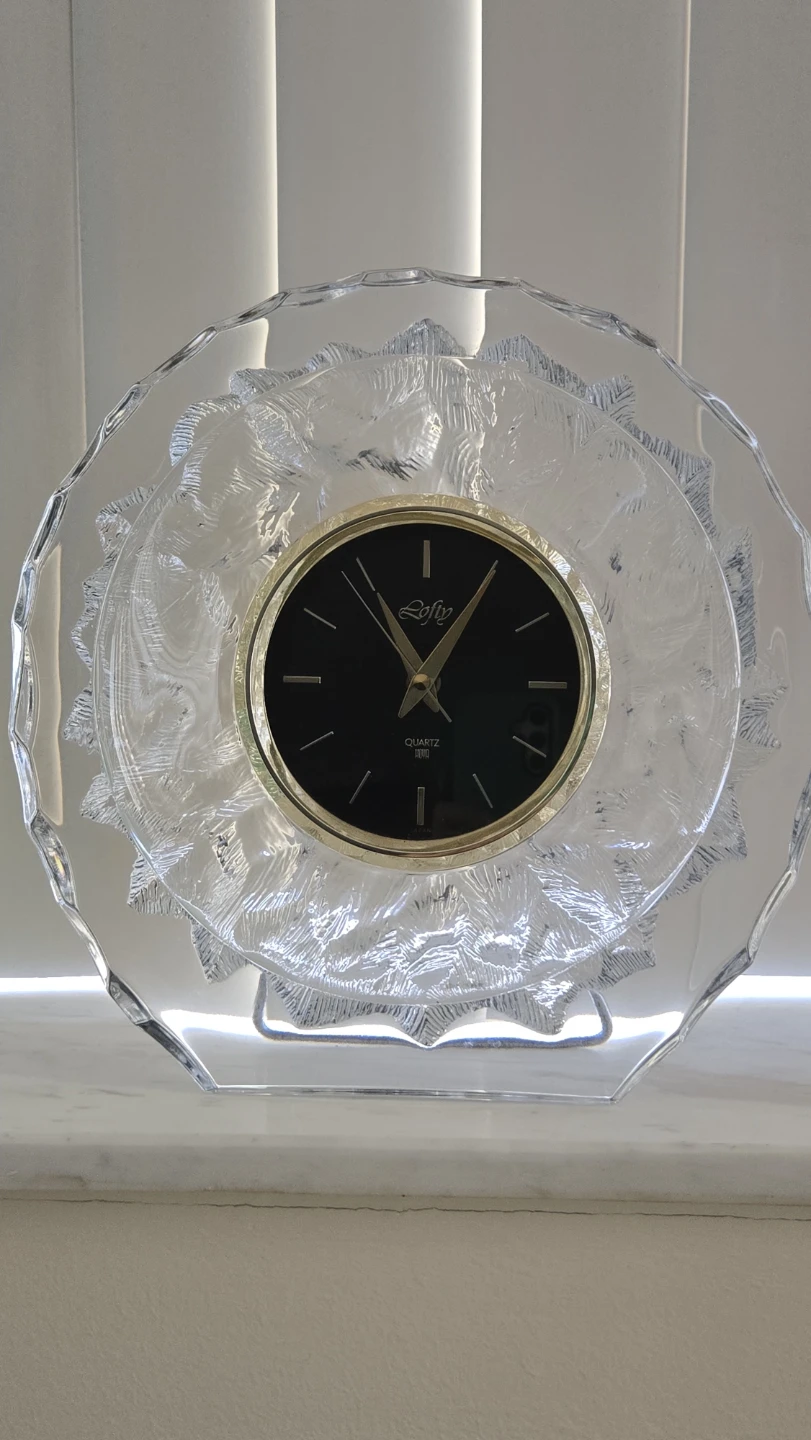 Lofty Crystal Quartz Desk Clock