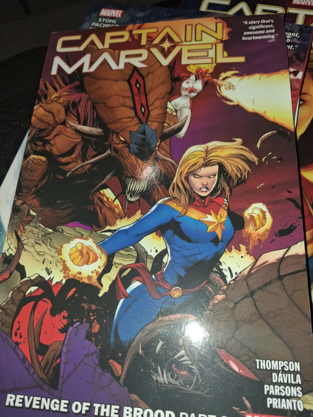 Captain Marvel Onibus/ Trades Bundle of 8 - photo 4
