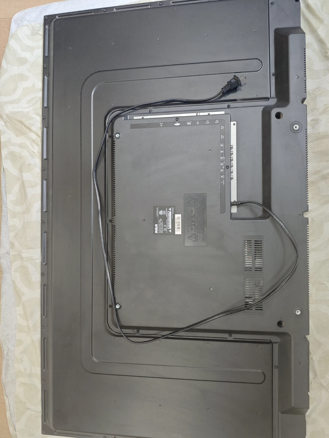 For parts or repair. RCA 50" UHD 4k TV RLDED5098-UHD - photo 3
