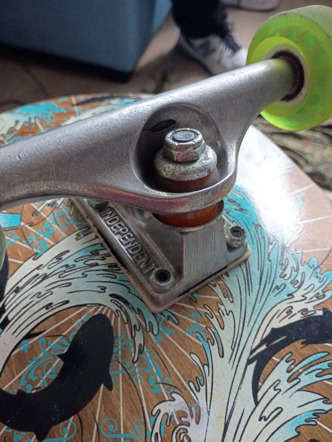 Comet MD32 Skateboard with Independent Trucks - photo 3