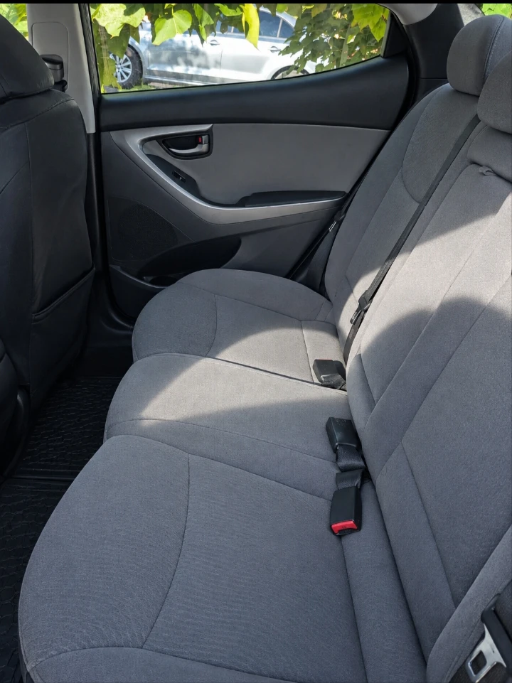 Hyundai Elantra - photo 2