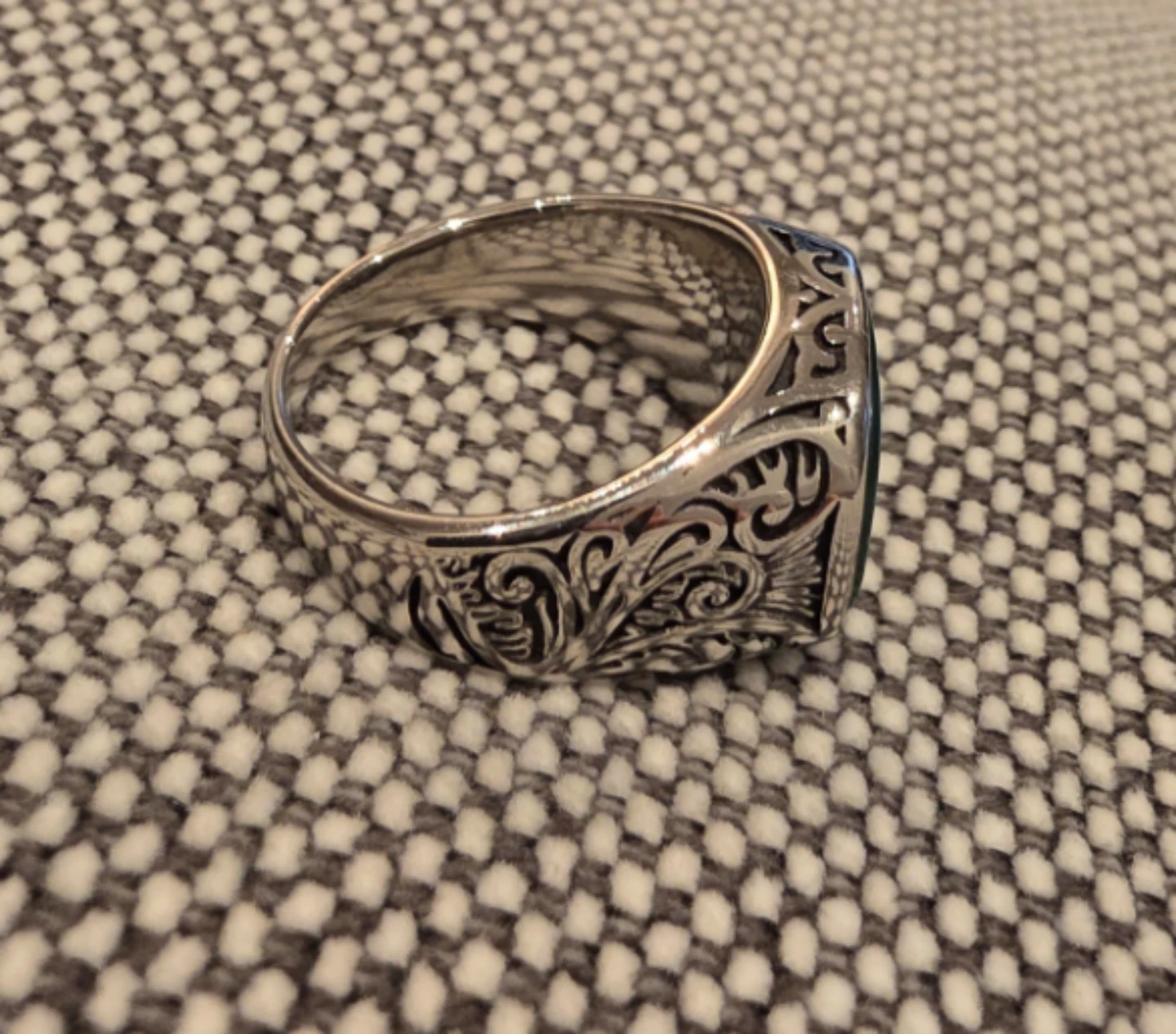 Silver Toned Ring with Green - photo 2