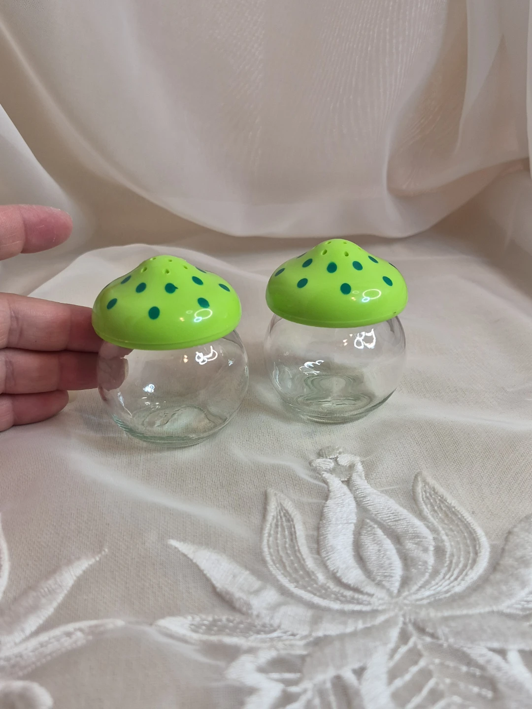 Vintage Retro Glass & Plastic Little Mushroom Salt & Pepper - photo 3
