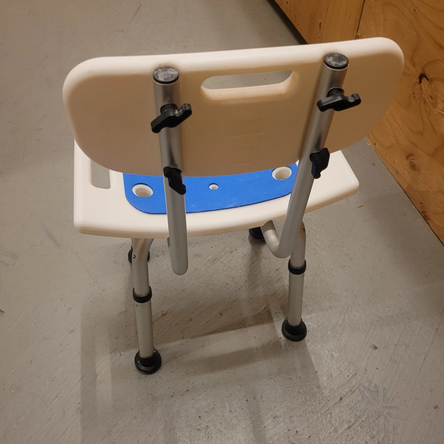 SHOWER OR BATH CHAIR FOR A SMALL PERSON AND A NARROW TUB - photo 2