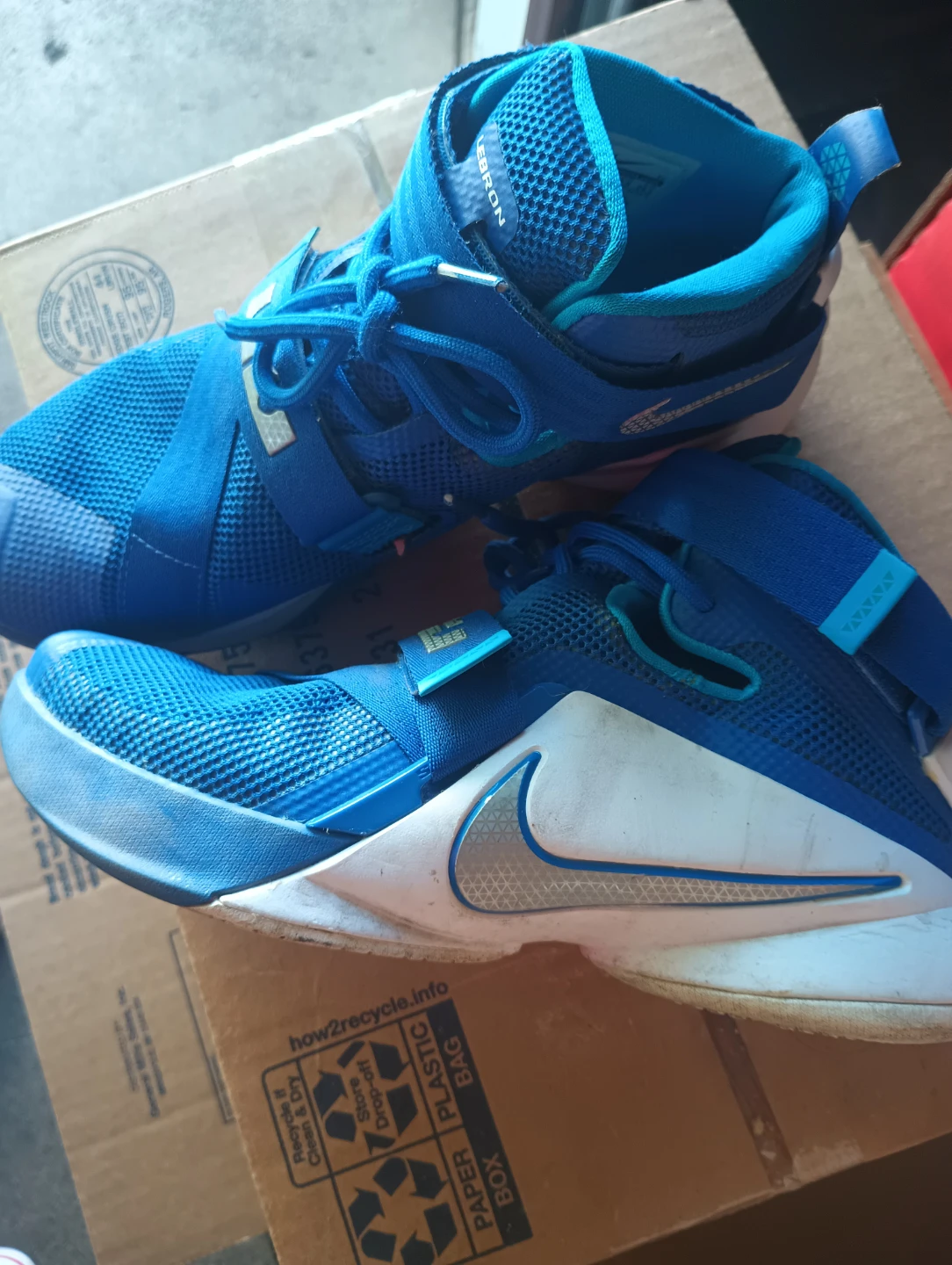 Nike LeBron James Basketball Shoes Blue - photo 2