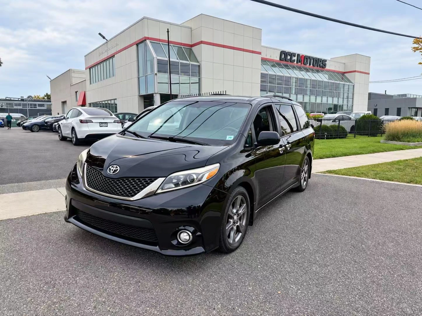 2017 Toyota Sienna SE - photo 2