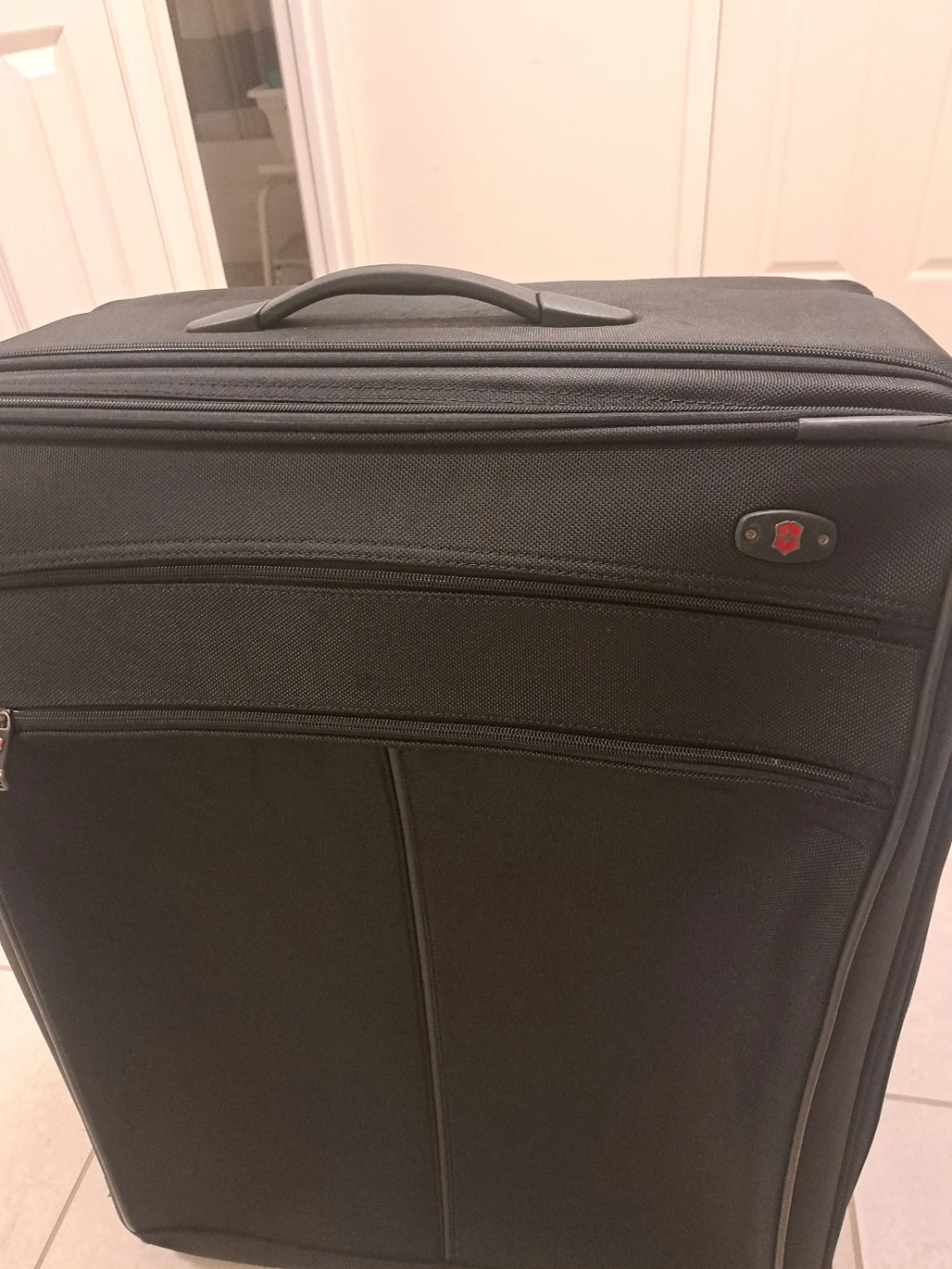 Victorinox Black Spinner Luggage - photo 2