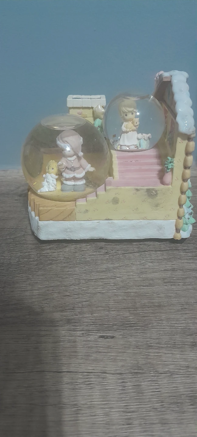 Precious Moments Snow Globe - photo 3