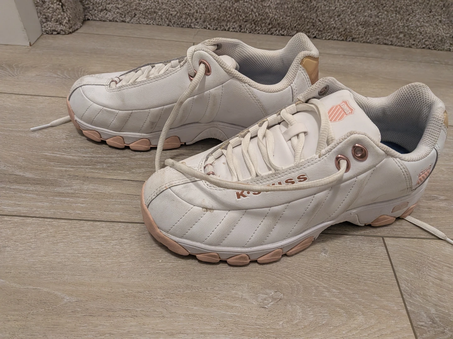 K-Swiss Women's Sneakers - White & Rose Gold - Size 8