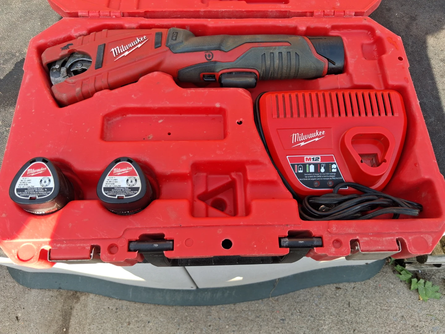 Milwaukee M12 Cordless Copper Tubing Cutter Kit