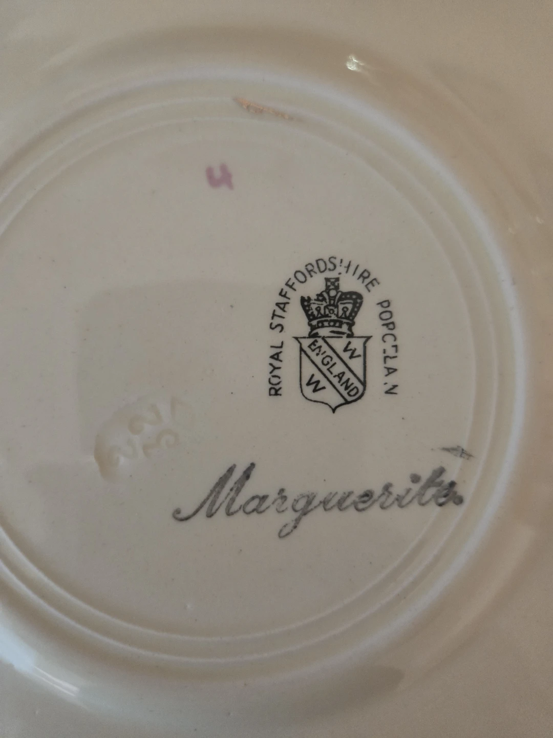 Vintage Set of 4 Royal Staffordshire Marguerite Plates - photo 3