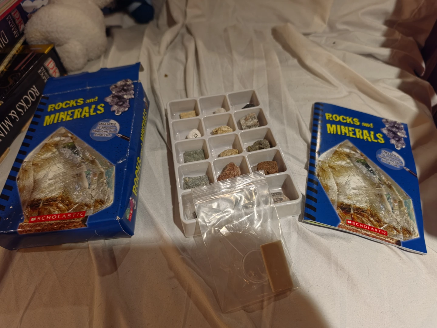 Scholastic Rocks and Minerals Collection Kit