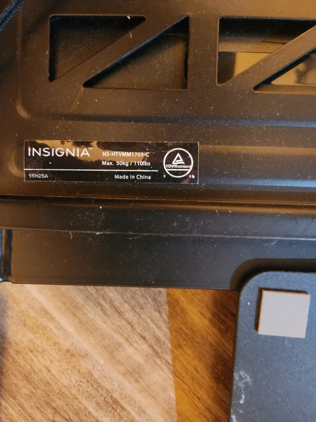 Insignia TV Wall Mount NS-HTVMM1703-C
