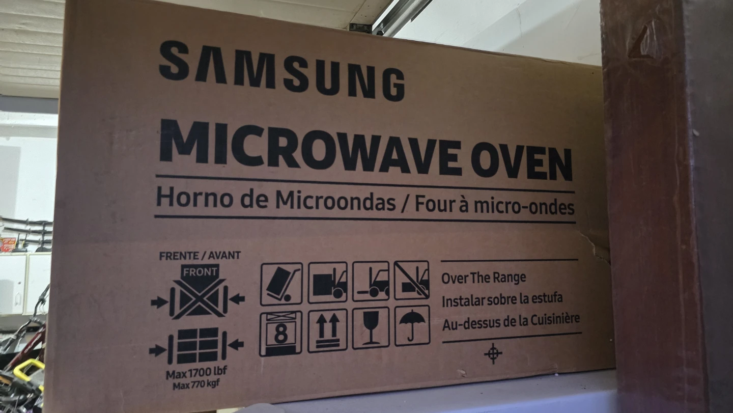 Samsung Over The Range Microwave Oven ME18H704SFS