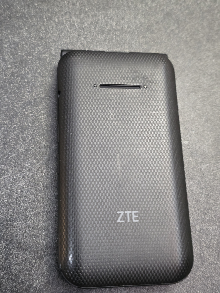 ZTE Flip Phone - photo 4