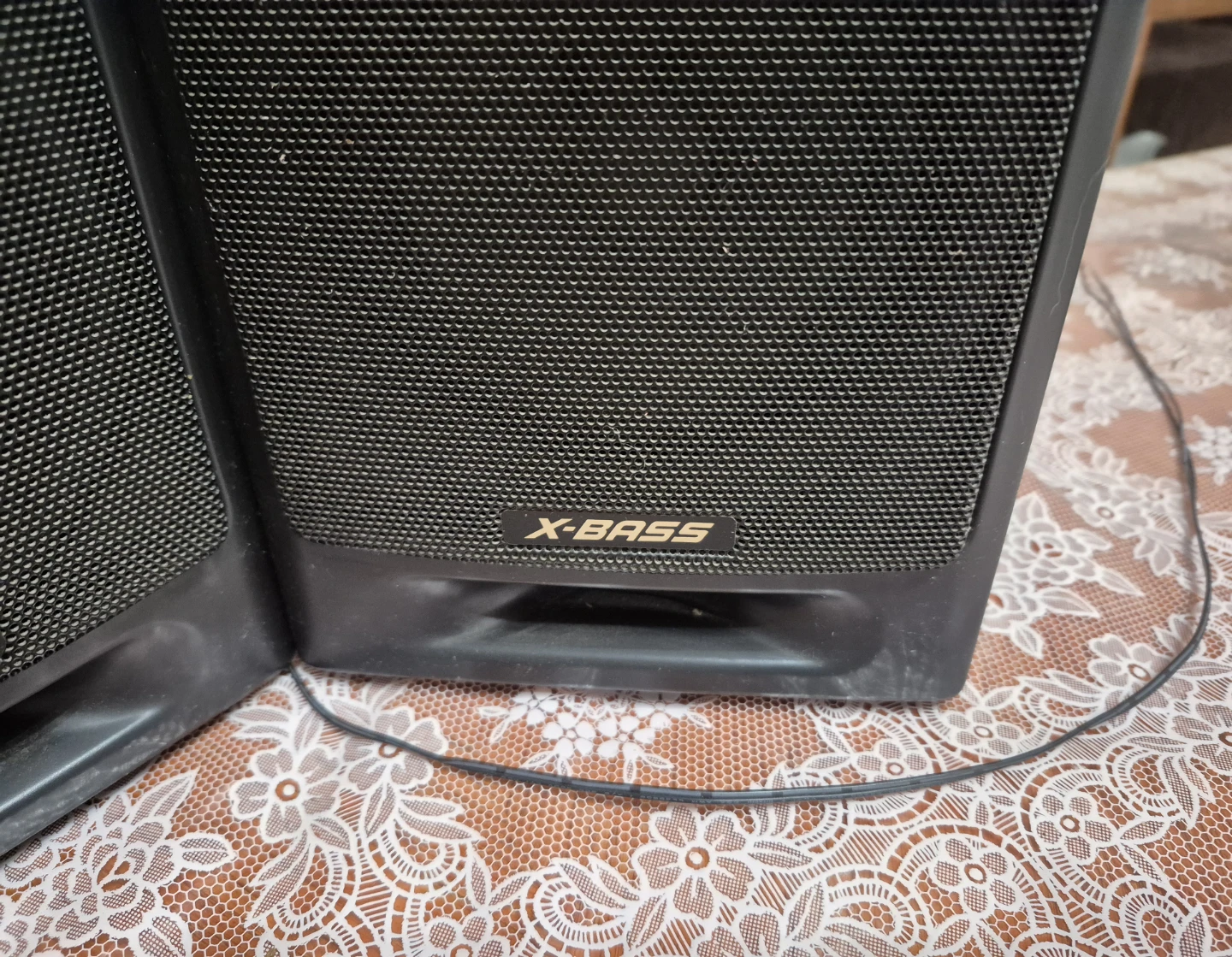 Sharp CD and Dual Cassette Stereo and radio System+ 2 speakers - photo 3
