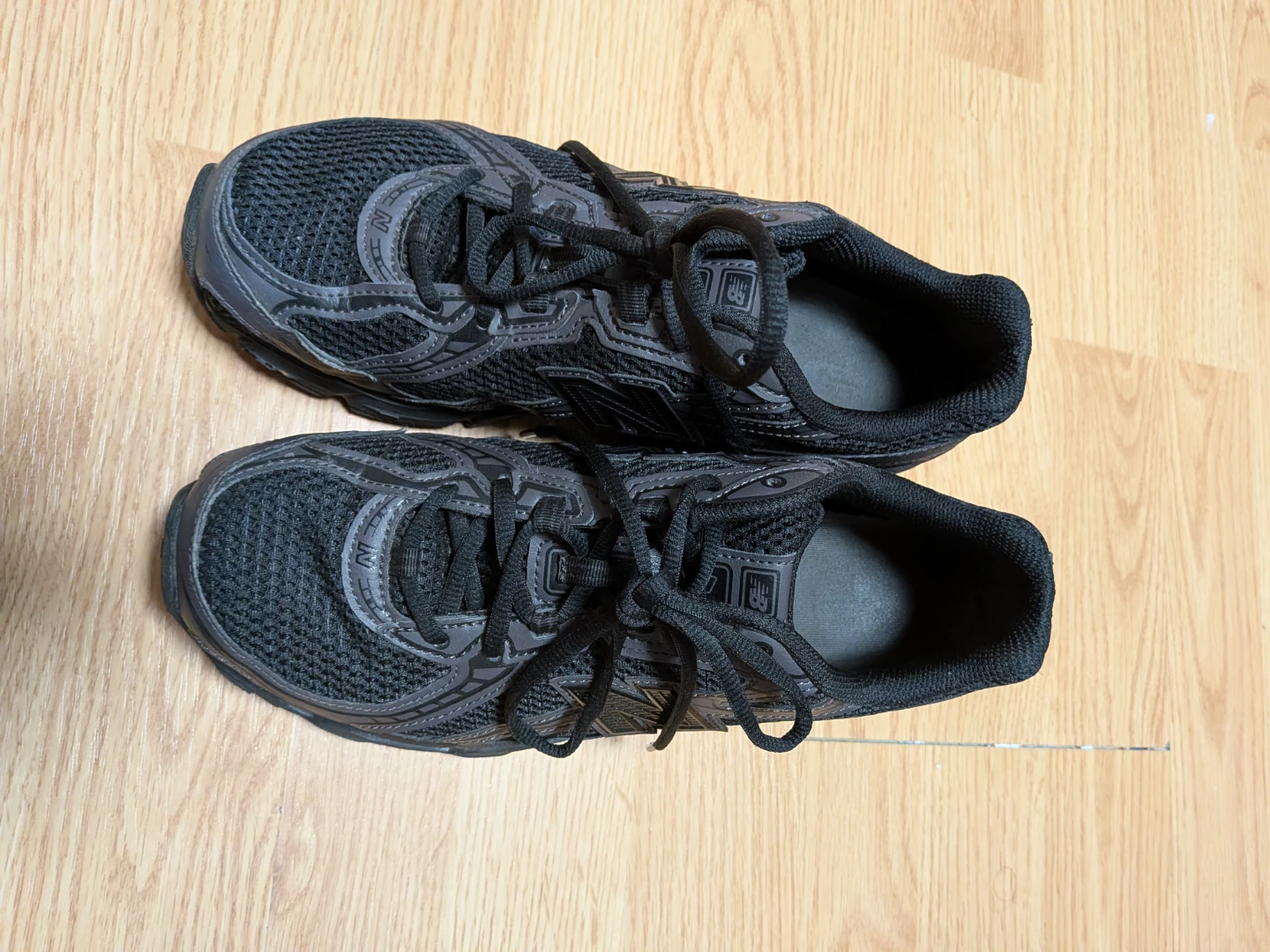 New Balance 740 Black Sneakers