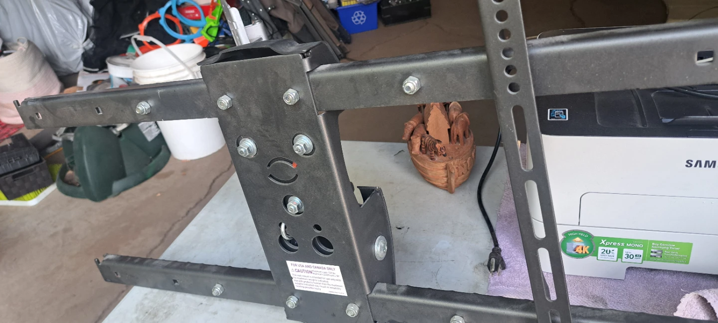 Wall Mount for LCD/Plasma TV