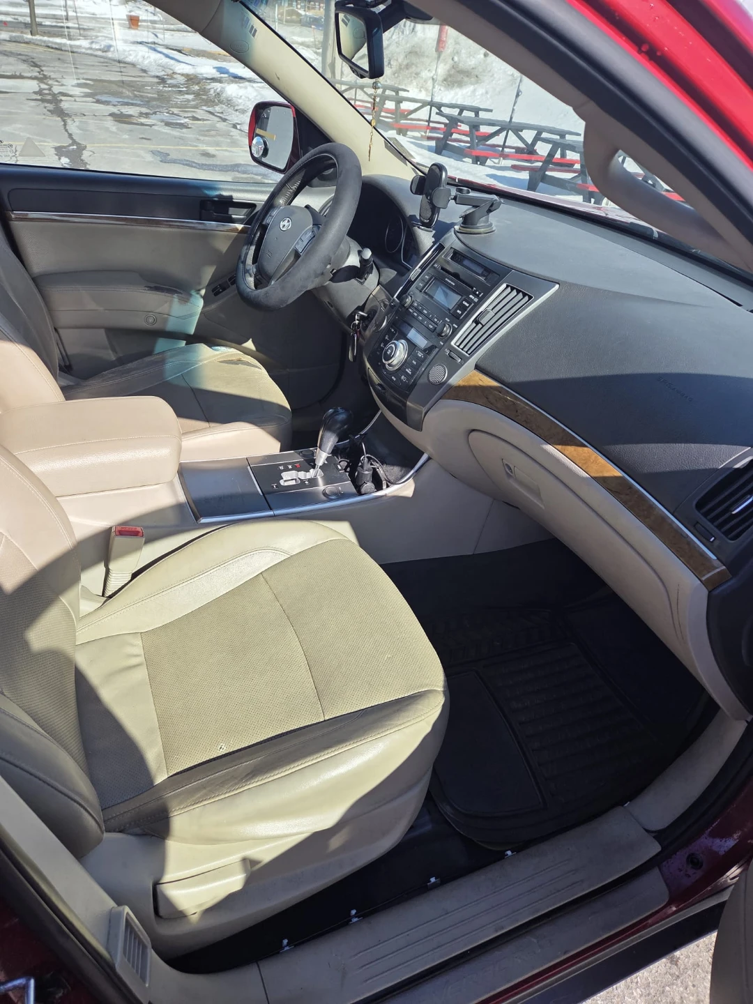 Red Hyundai Veracruz SUV - photo 5