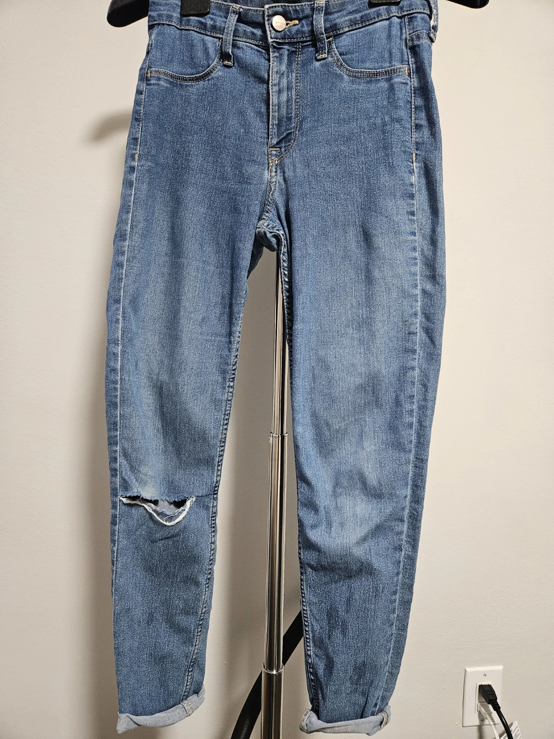 H&M Denim relaxed skinny jeans, size 26
