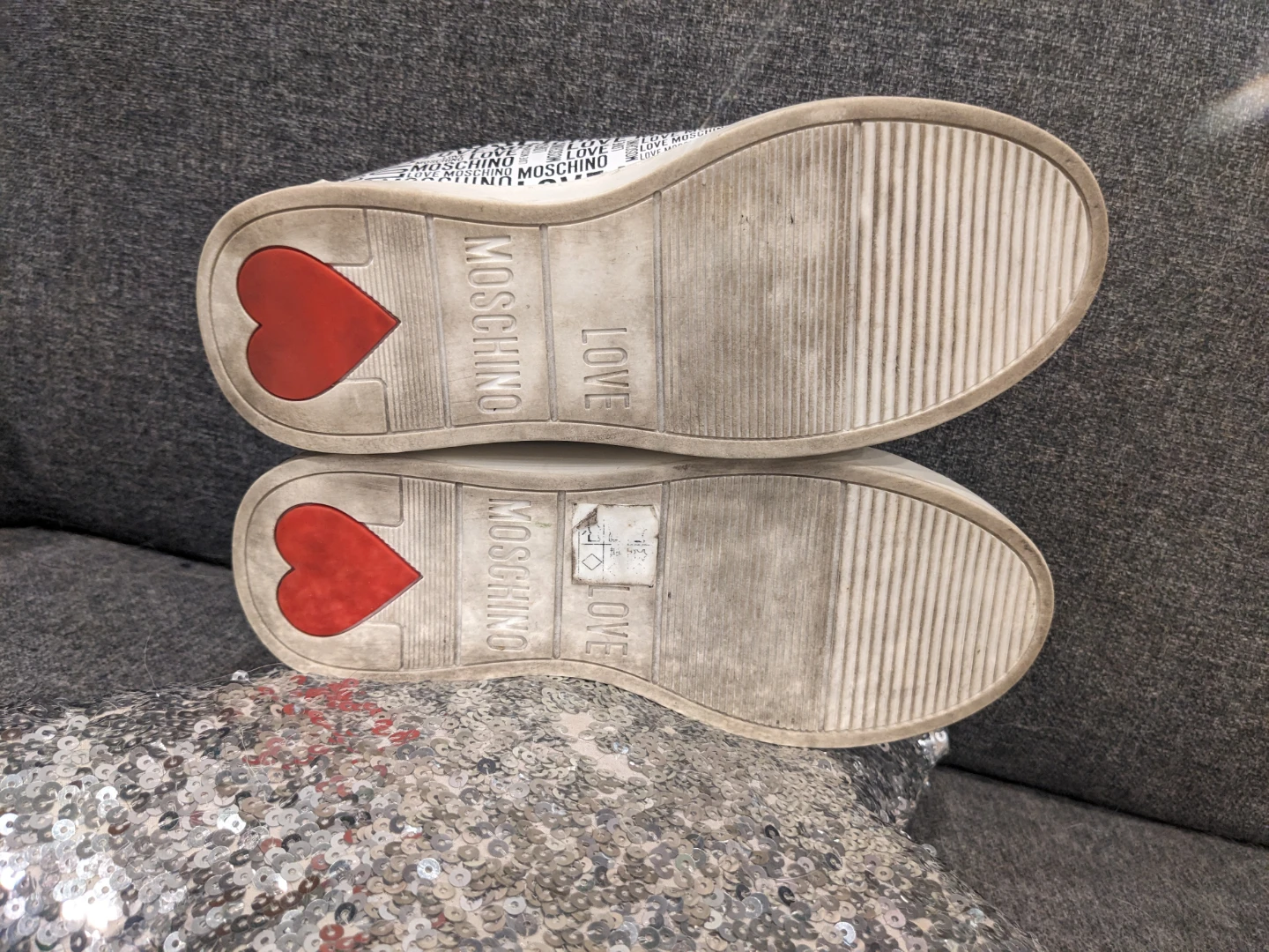 Moschino love heart shoes size 6.5 - photo 4
