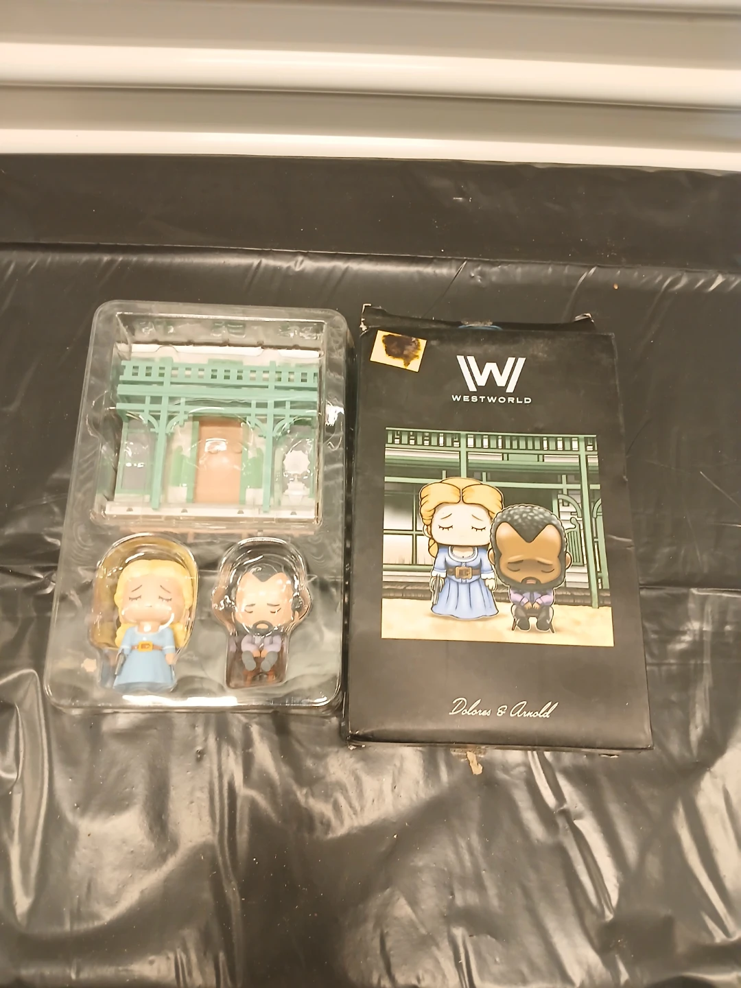 Westworld Dolores & Arnold Diorama — 2018 Loot Crate Exclusive - photo 2