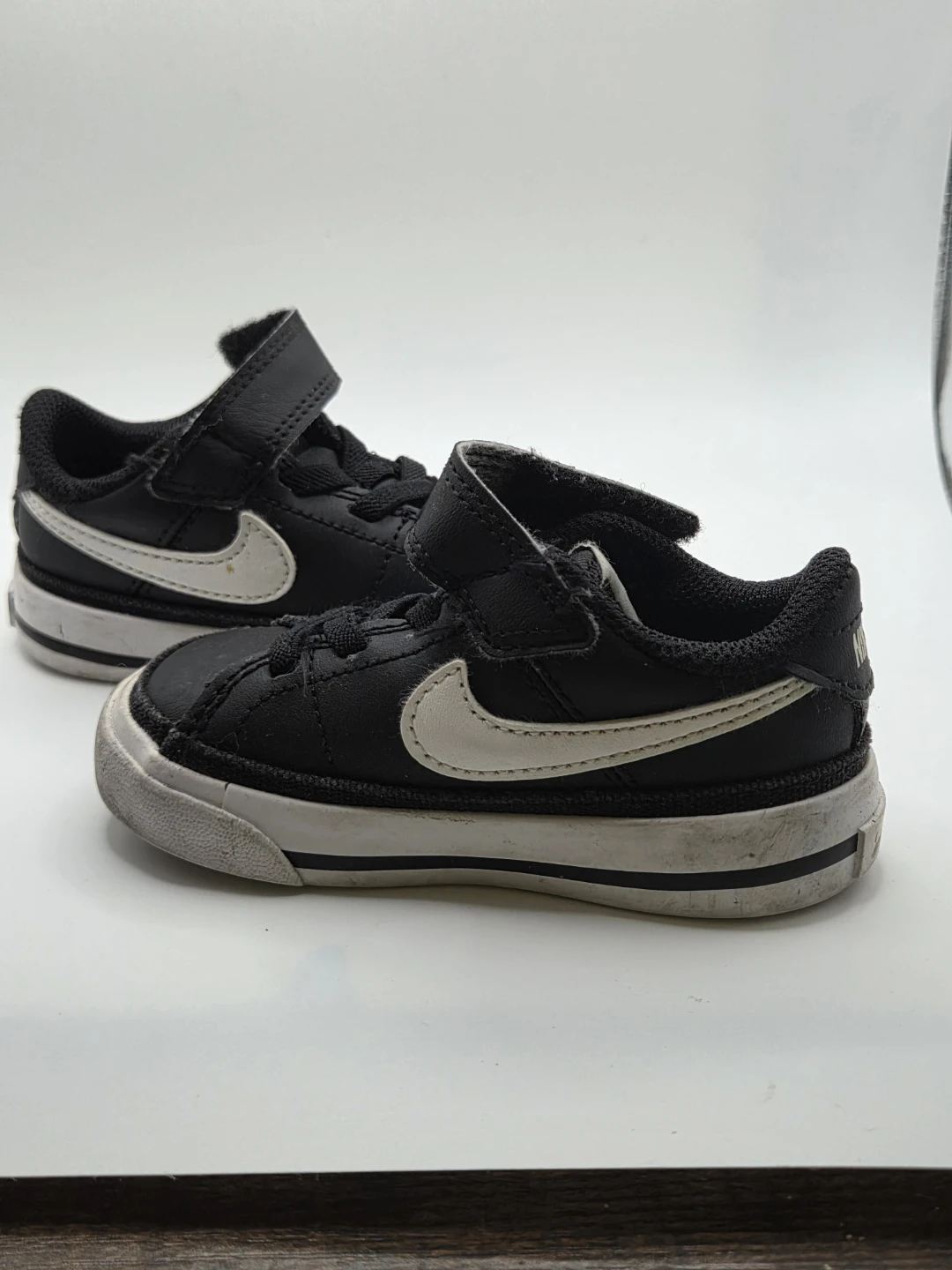 Nike Toddler Black and White Shoes - photo 3