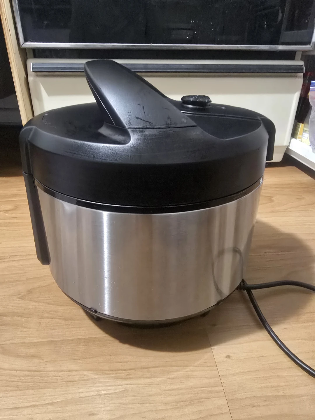 Starfrit Electric Pressure Cooker - 8L Capacity - Steam Tray - photo 4