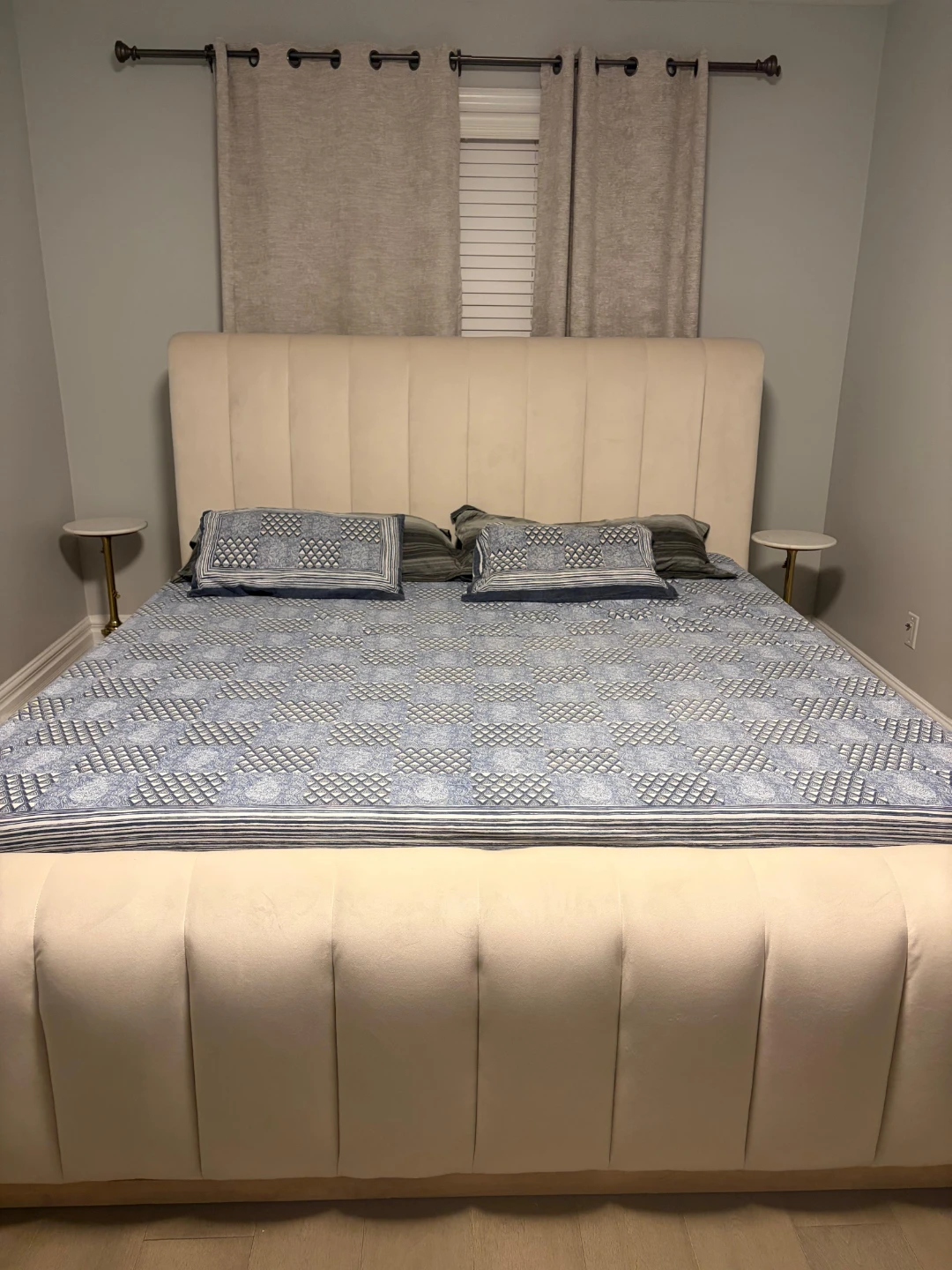 King Bed- Solid Wood with velvet upholstery - photo 4